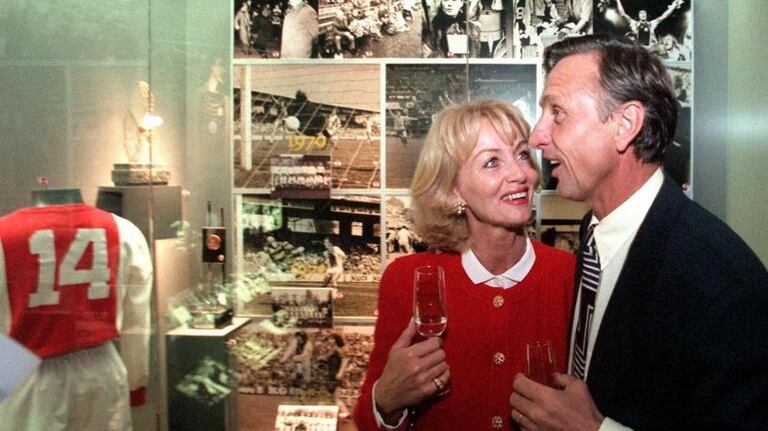 Cruyff avec sa femme
Cruyff et sa femme lors de l'inauguration du musée de l'Ajax Amsterdam en 1997.