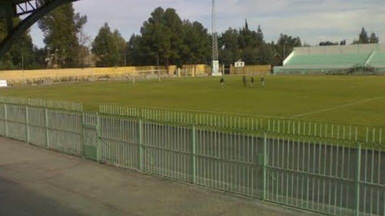 Le complexe du phosphate subit un réaménagement complet de son enceinte. En attendant, l'OCK qui disputera la Ligue des champions, joue à Tadla. 