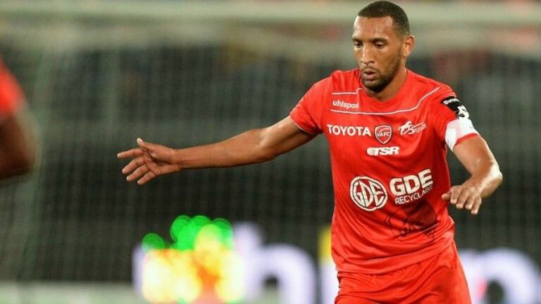 Yunis Abdelhamid (Dijon): 25.000 €.

Yunis Abdelhamid, le défenseur de 29 ans du Dijon FCO, est le 5e salaire de son club. Dans le classement des Lions, il est à égalité avec Youssef Ait Bennasser.

