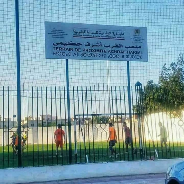 Un terrain de proximité à Ksar El-Kébir porte le nom d'Achraf Hakimi.